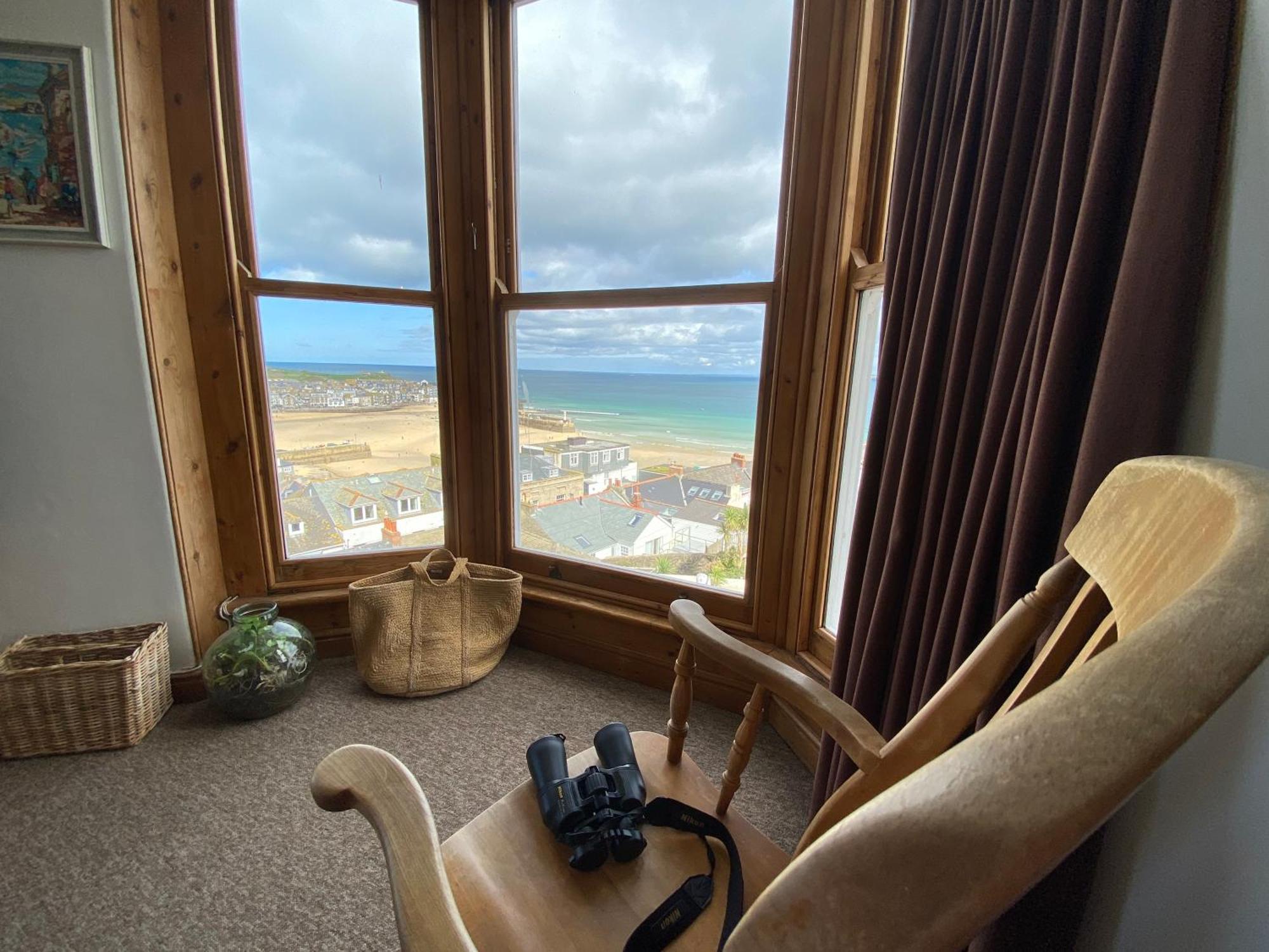 Huer'S Watch A Beautifully Presented Private Apartment With Far Reaching Views Over St Ives Harbour And Bay And Free Onsite Parking For Larger Groups Book Along With Our Connecting Two Sister Apartments Ngoại thất bức ảnh