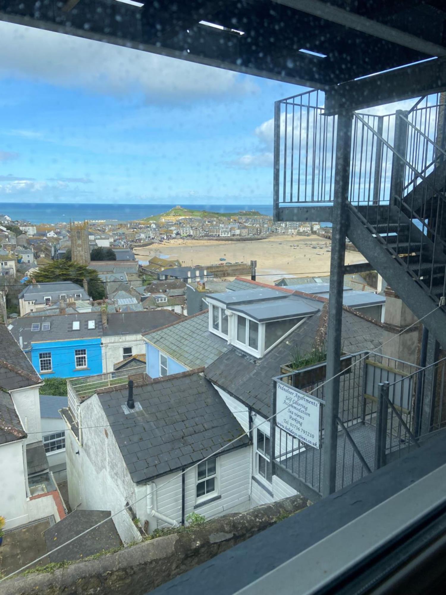 Huer'S Watch A Beautifully Presented Private Apartment With Far Reaching Views Over St Ives Harbour And Bay And Free Onsite Parking For Larger Groups Book Along With Our Connecting Two Sister Apartments Ngoại thất bức ảnh