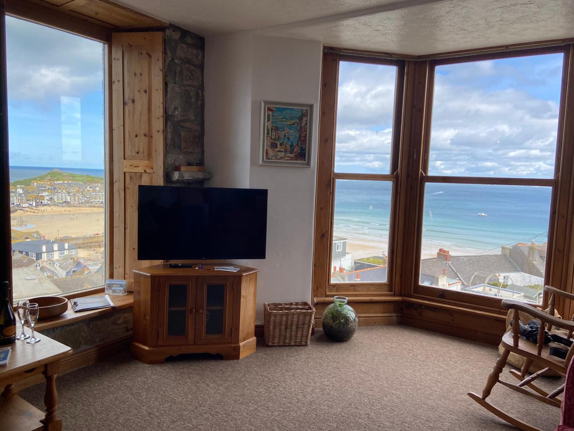 Huer'S Watch A Beautifully Presented Private Apartment With Far Reaching Views Over St Ives Harbour And Bay And Free Onsite Parking For Larger Groups Book Along With Our Connecting Two Sister Apartments Ngoại thất bức ảnh
