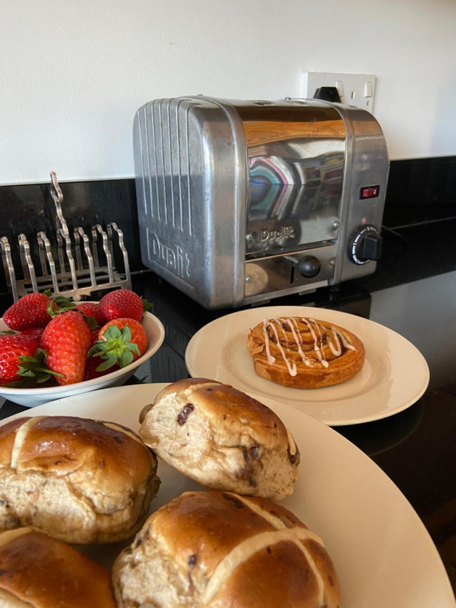 Huer'S Watch A Beautifully Presented Private Apartment With Far Reaching Views Over St Ives Harbour And Bay And Free Onsite Parking For Larger Groups Book Along With Our Connecting Two Sister Apartments Ngoại thất bức ảnh